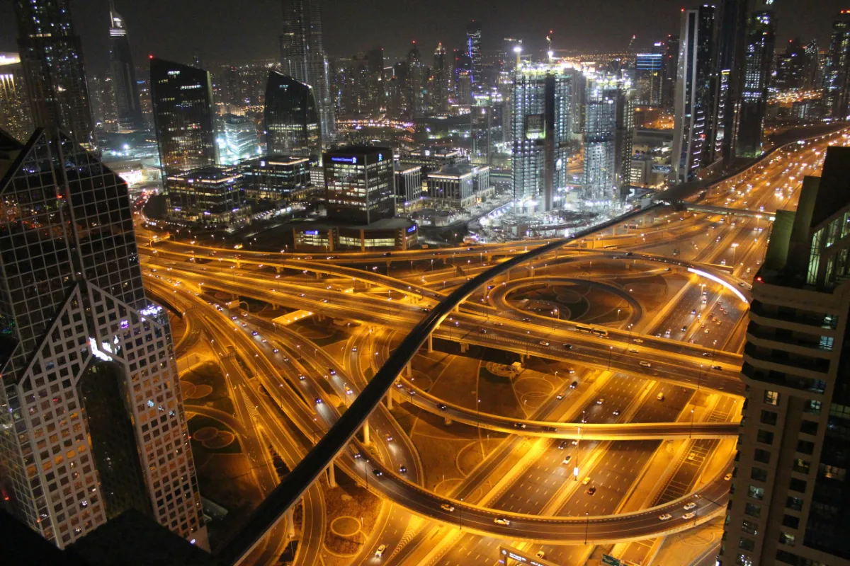 Landschaft von Dubai während der optimalen Reisezeit