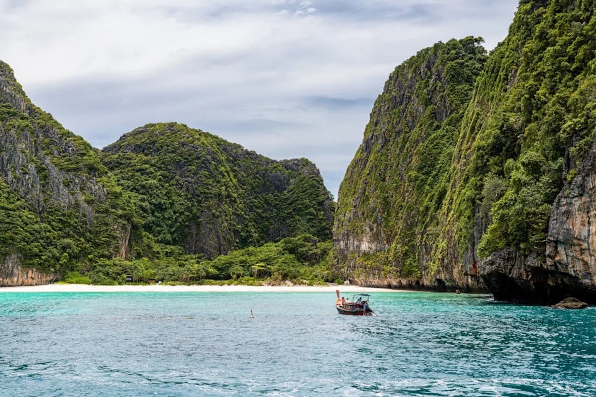 Landschaft von Phuket während der optimalen Reisezeit