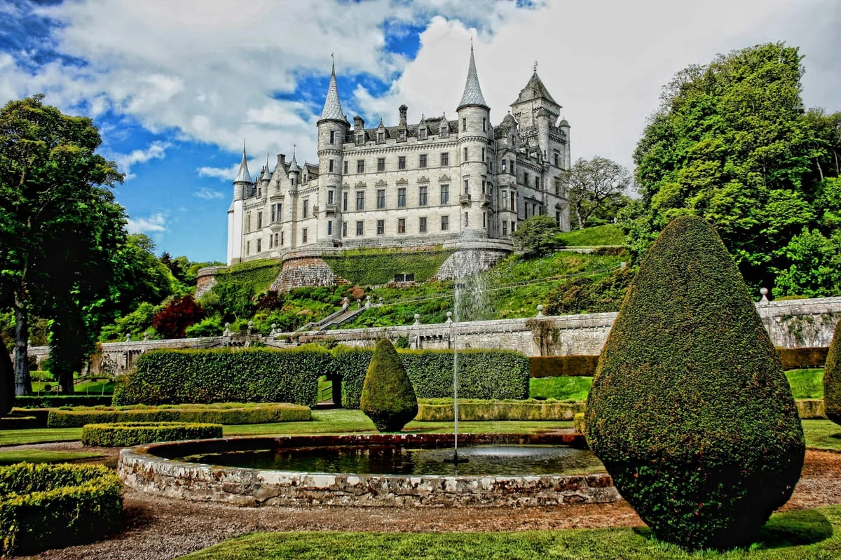 Landschaft von Schottland während der optimalen Reisezeit