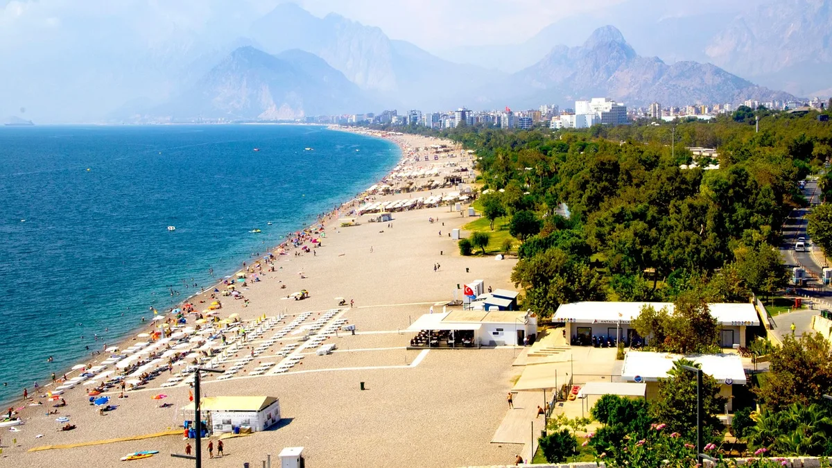 Landschaft von Antalya während der optimalen Reisezeit