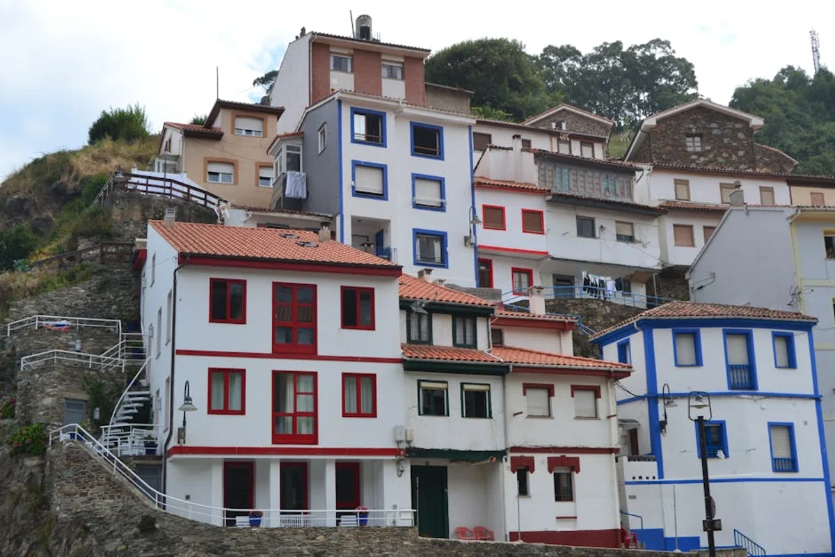 Landschaft von Asturien während der optimalen Reisezeit
