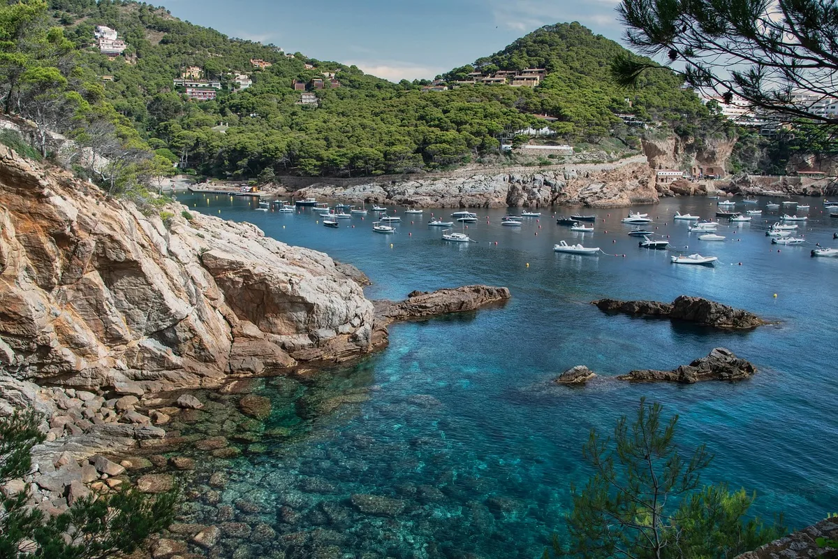 Optimale Reisezeit für Costa Brava
