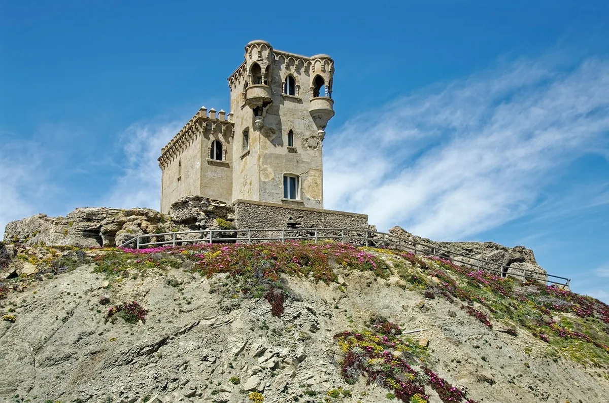 Landschaft von Costa de la Luz während der optimalen Reisezeit