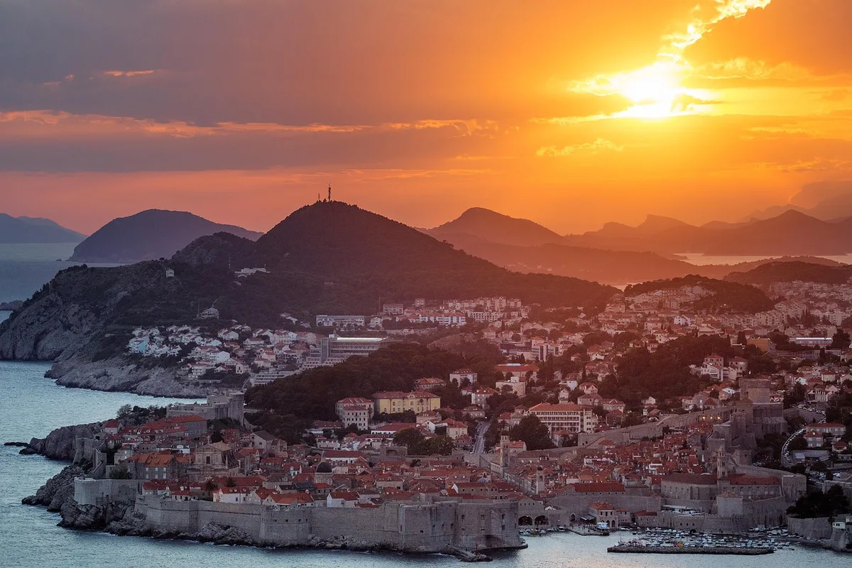 Landschaft von Dubrovnik während der optimalen Reisezeit