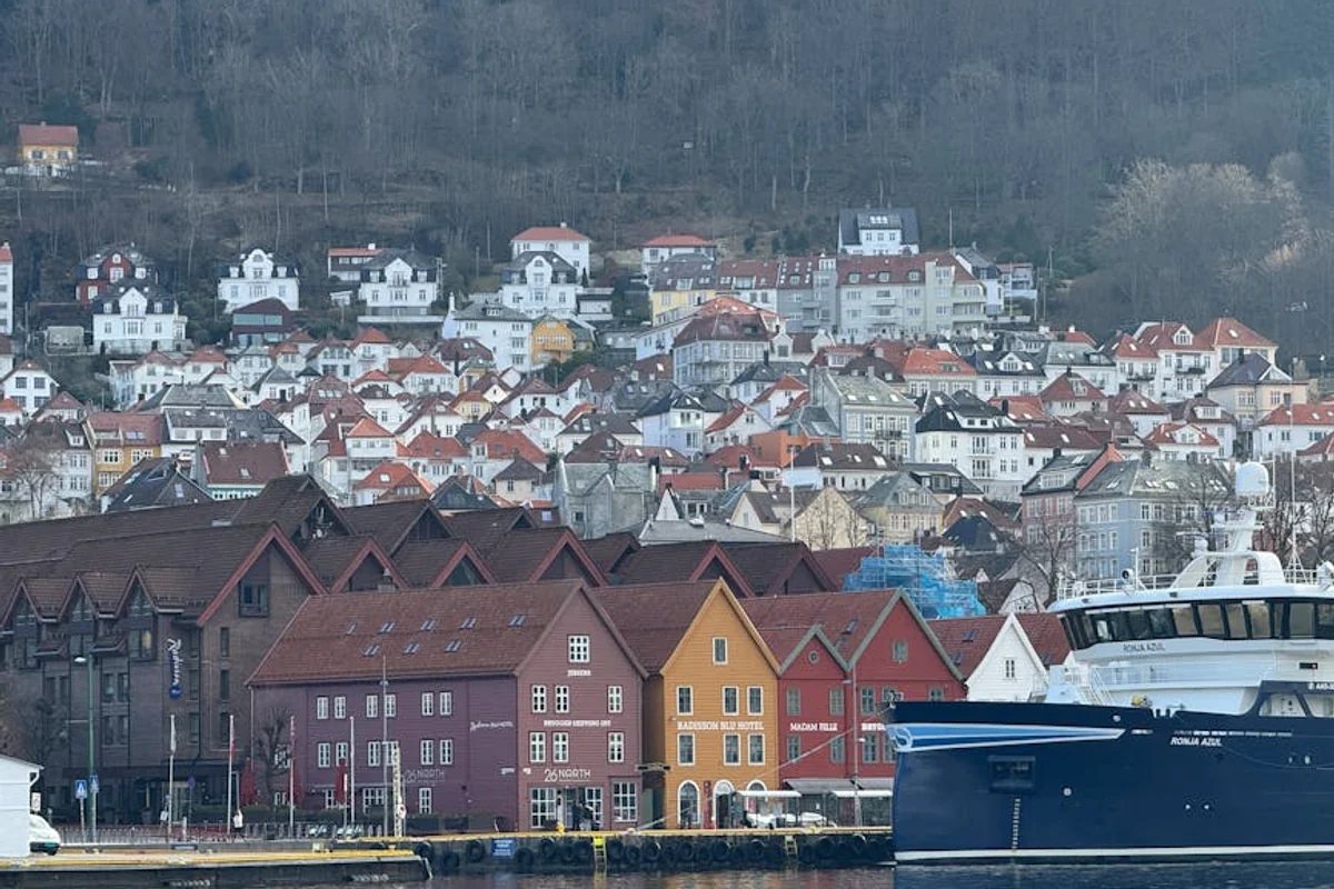 Landschaft von Norwegen während der optimalen Reisezeit