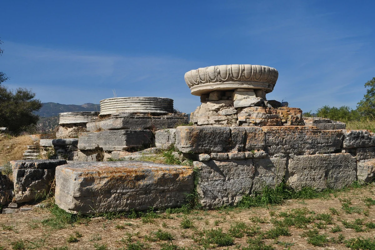 Landschaft von Samos während der optimalen Reisezeit
